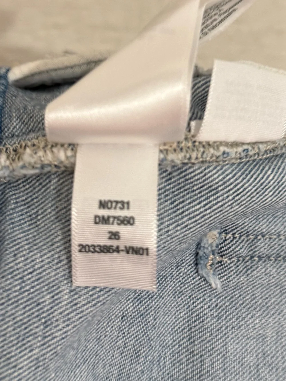 Madewell The Denim Emmett Short: Welt Pocket Edition in Kieran Wash 26